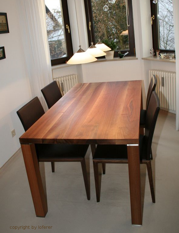 Tisch Nussbaum